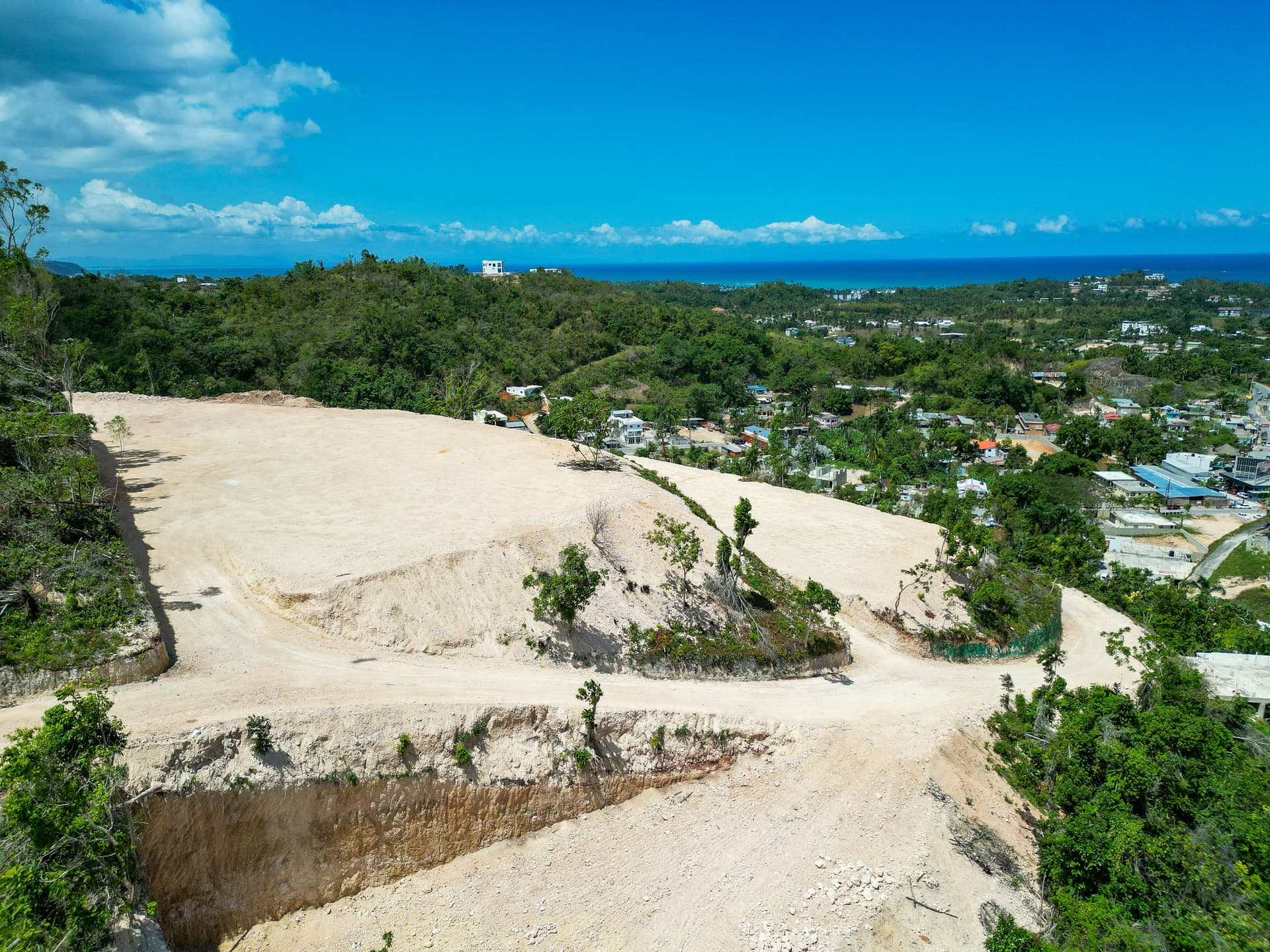 Solar listo para construir con vistas panorámicas cerca del pueblo en Center Town, Las Terrenas — En venta