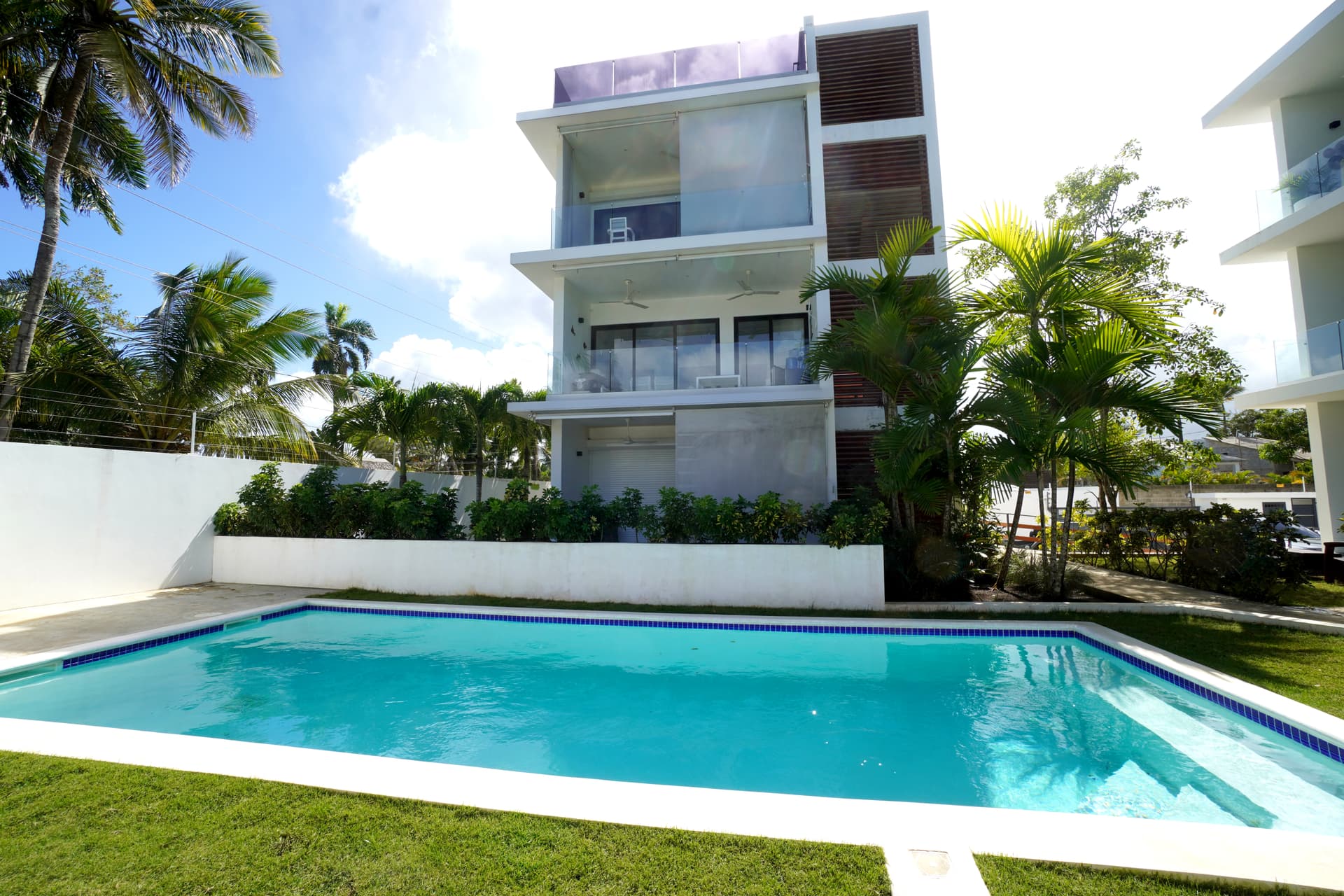 Dúplex con estudio en la azotea a pasos de playa Las Ballenas en Las Ballenas, Las Terrenas — En venta