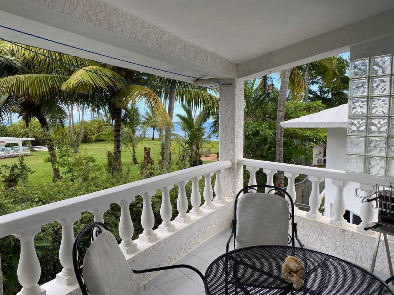 Townhouse costero en segunda línea de Playa Bonita con vista al mar en Bonita, Las Terrenas — En venta