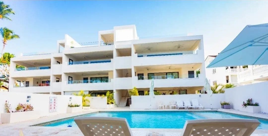 Condo de 3 habitaciones en segunda línea de playa en Punta Popy, Las Terrenas — En venta