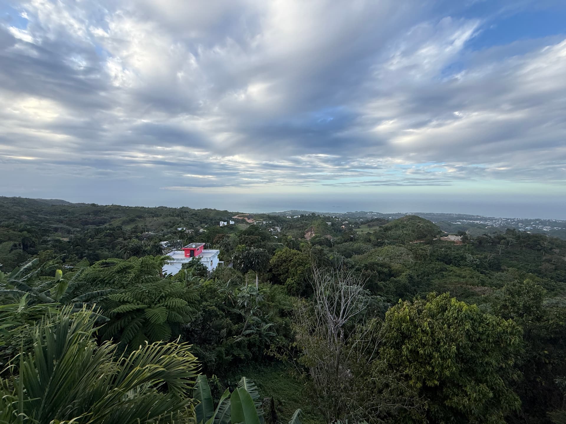 Panoramic Ocean View Villa with Renovation Potential in the Hills en El Jamito, Las Terrenas — En venta