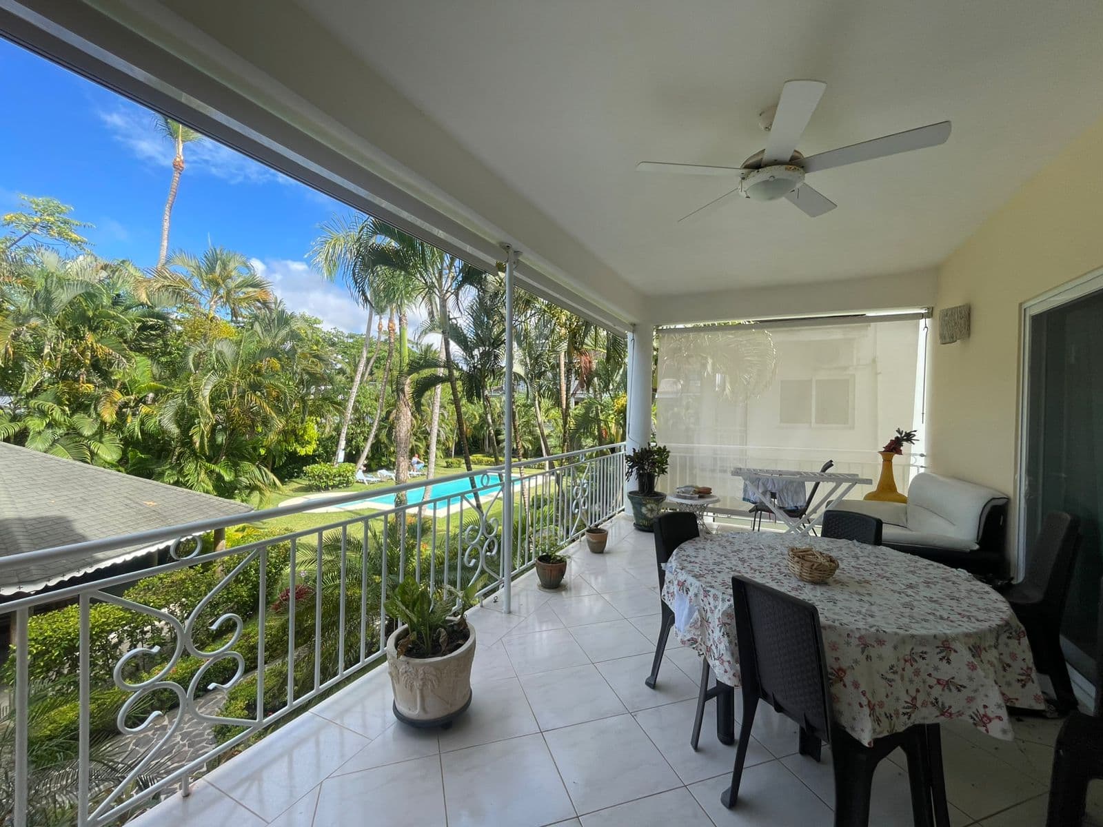 Condominio de 2 habitaciones a pasos de Popy Beach en Punta Popy, Las Terrenas — En venta