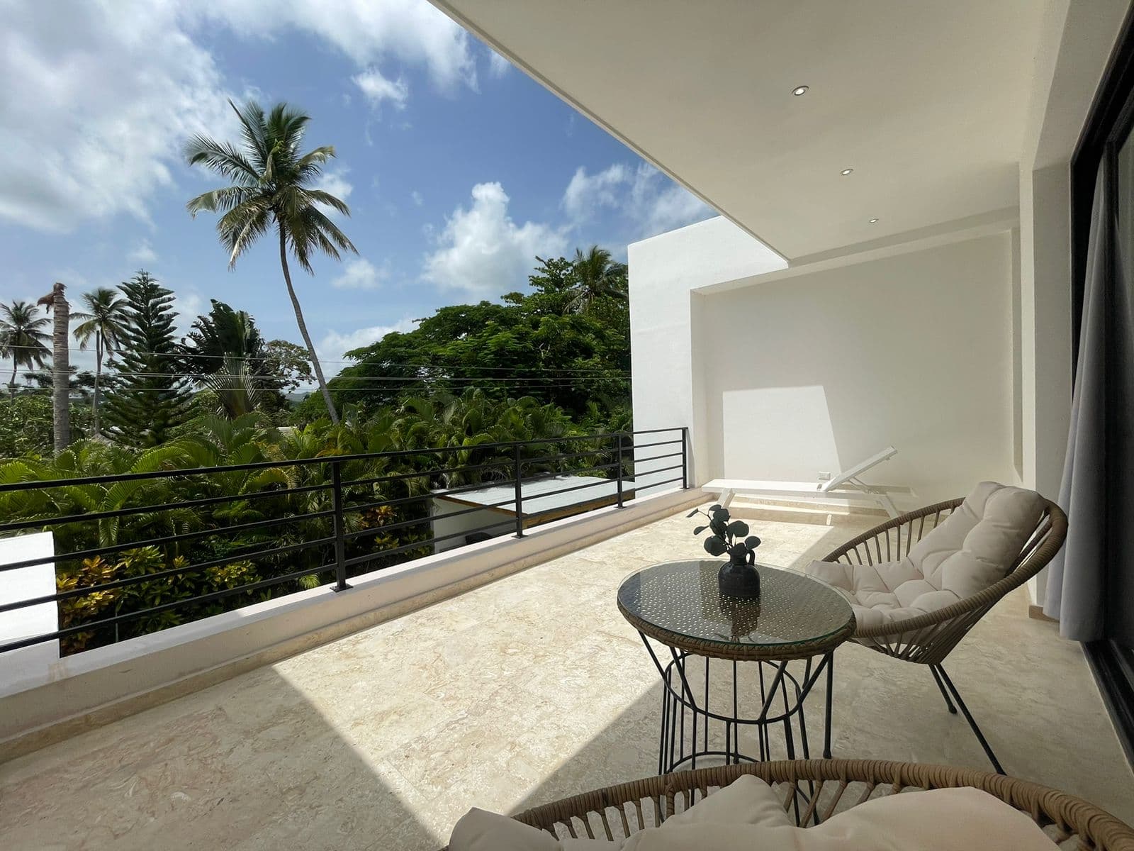 Excepcional villa de 4 habitaciones cerca de la playa Las Ballenas en Las Ballenas, Las Terrenas — En venta