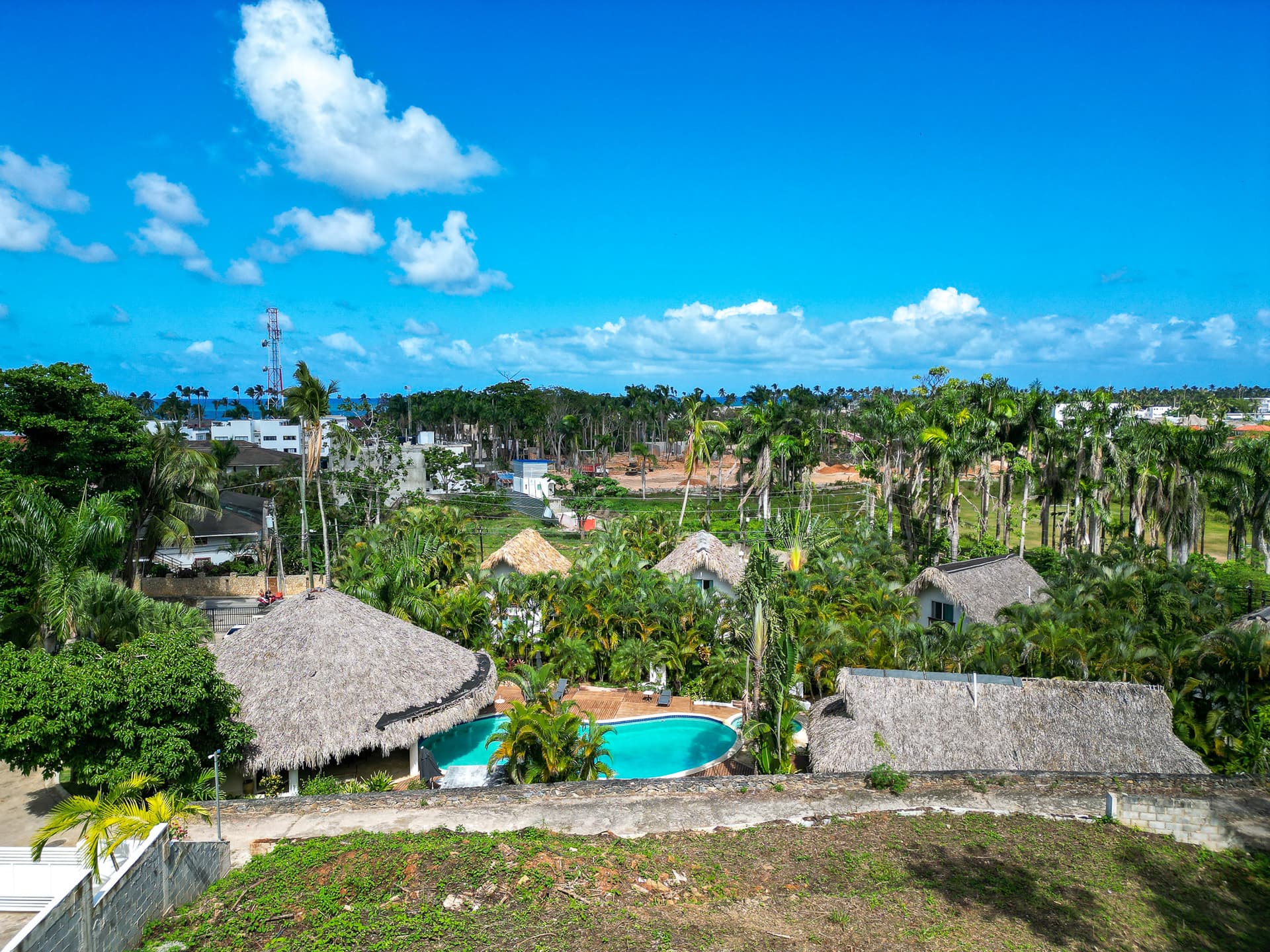 Solar en colina cerca de la playa y del pueblo en Center Town, Las Terrenas — En venta