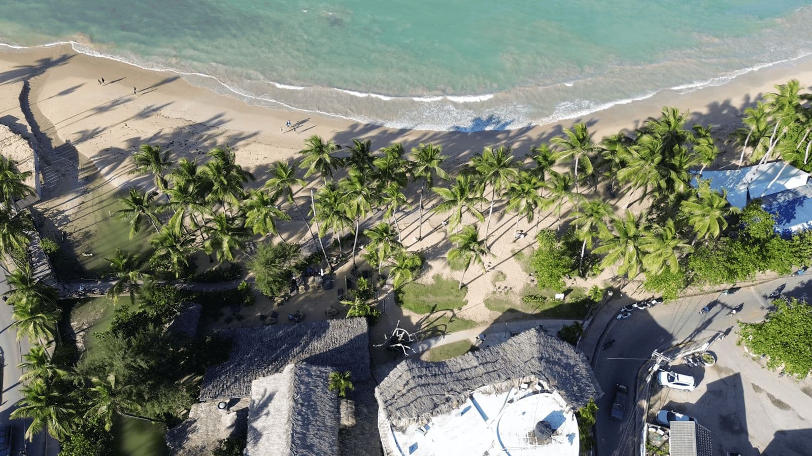 Beachfront commercial plaza in the very center of Las Terrenas en Center Town, Las Terrenas — En venta