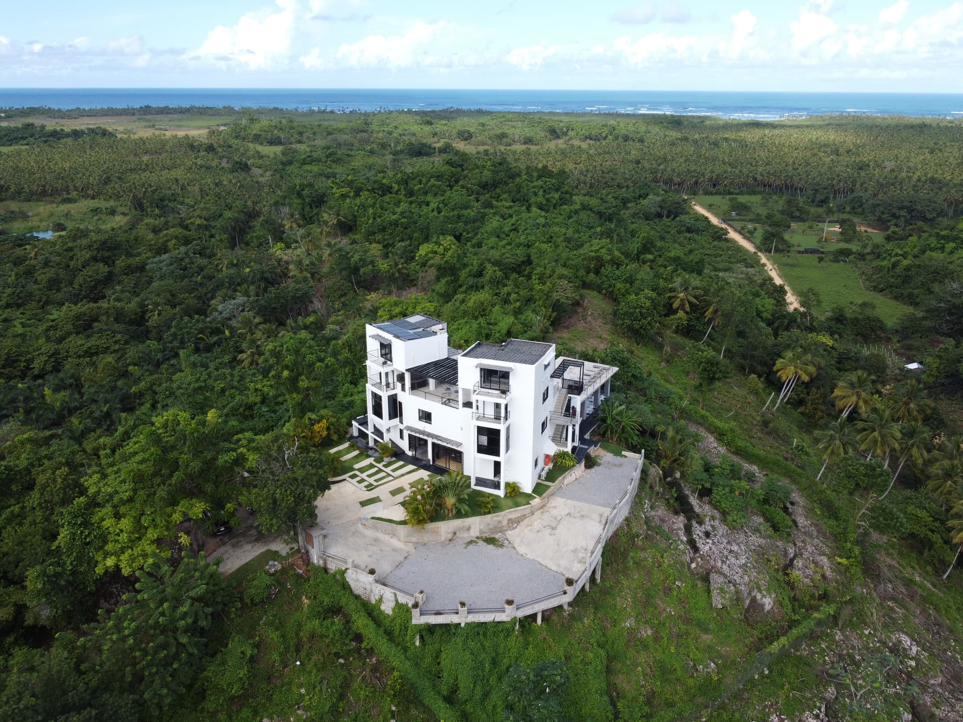 Villa única y renovada con 7 habitaciones y vista al mar en Las Terrenas — En venta