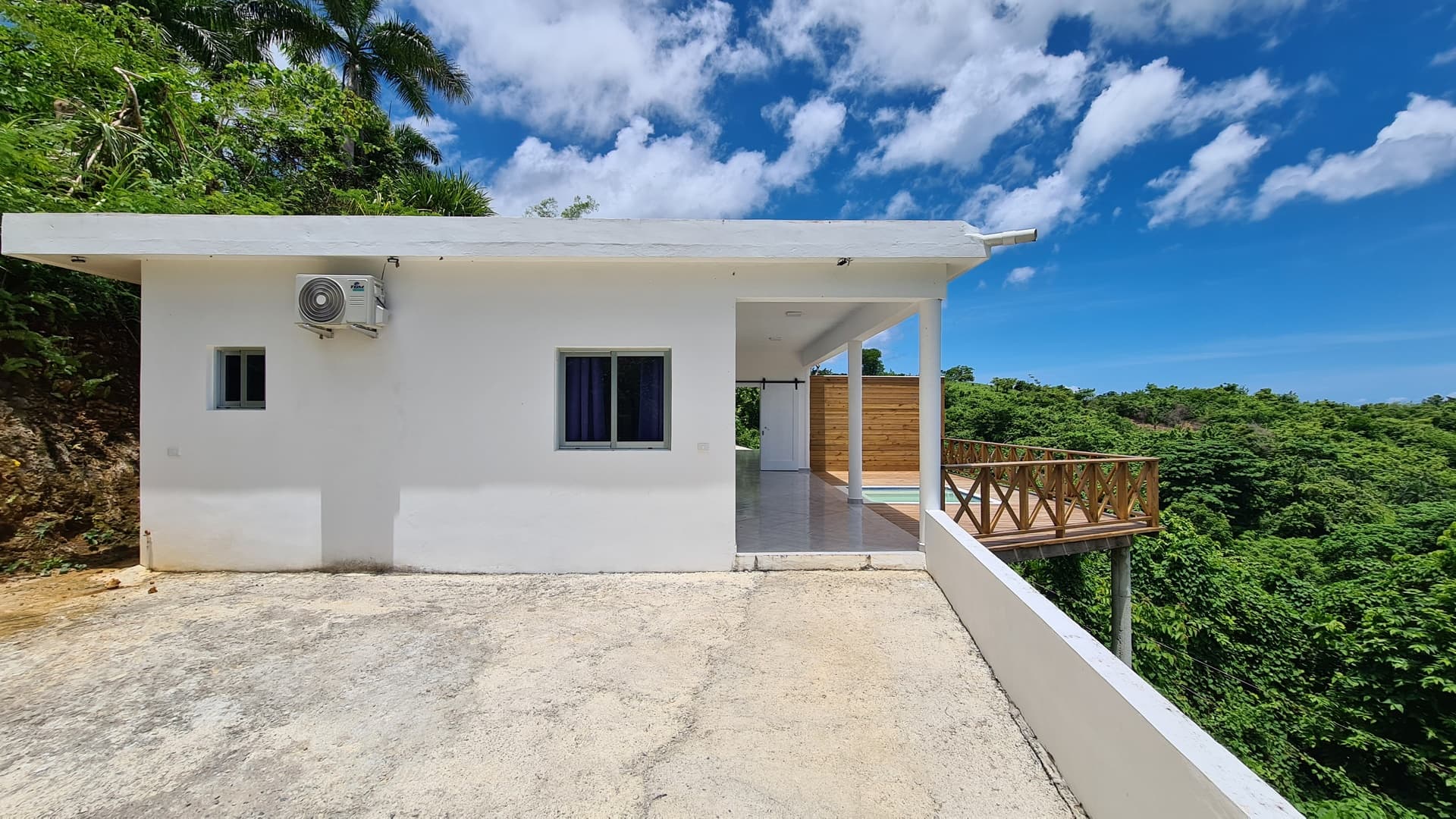 Ocean view property with two houses on a hilltop en Cosón, Las Terrenas — En venta