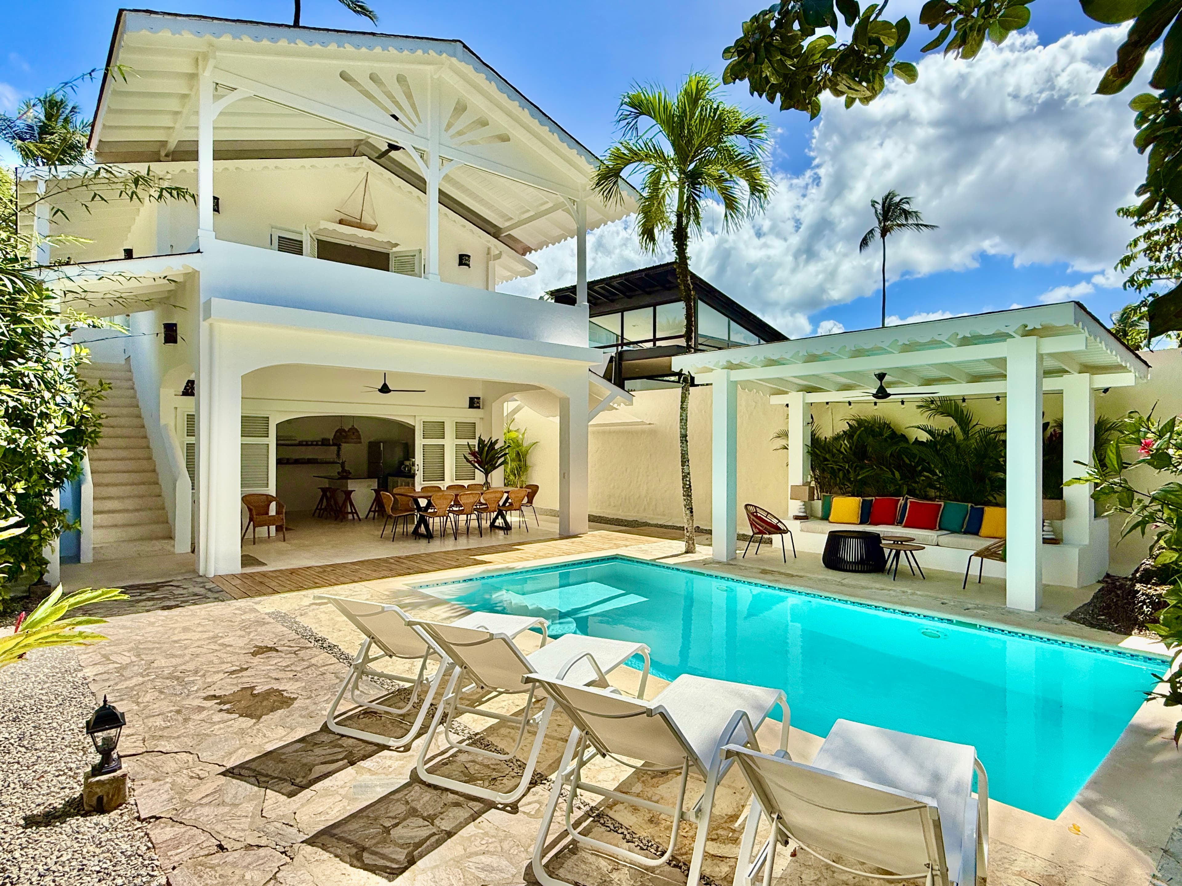 5-BR villa with private pool just steps from Popy beach en Punta Popy, Las Terrenas — En venta