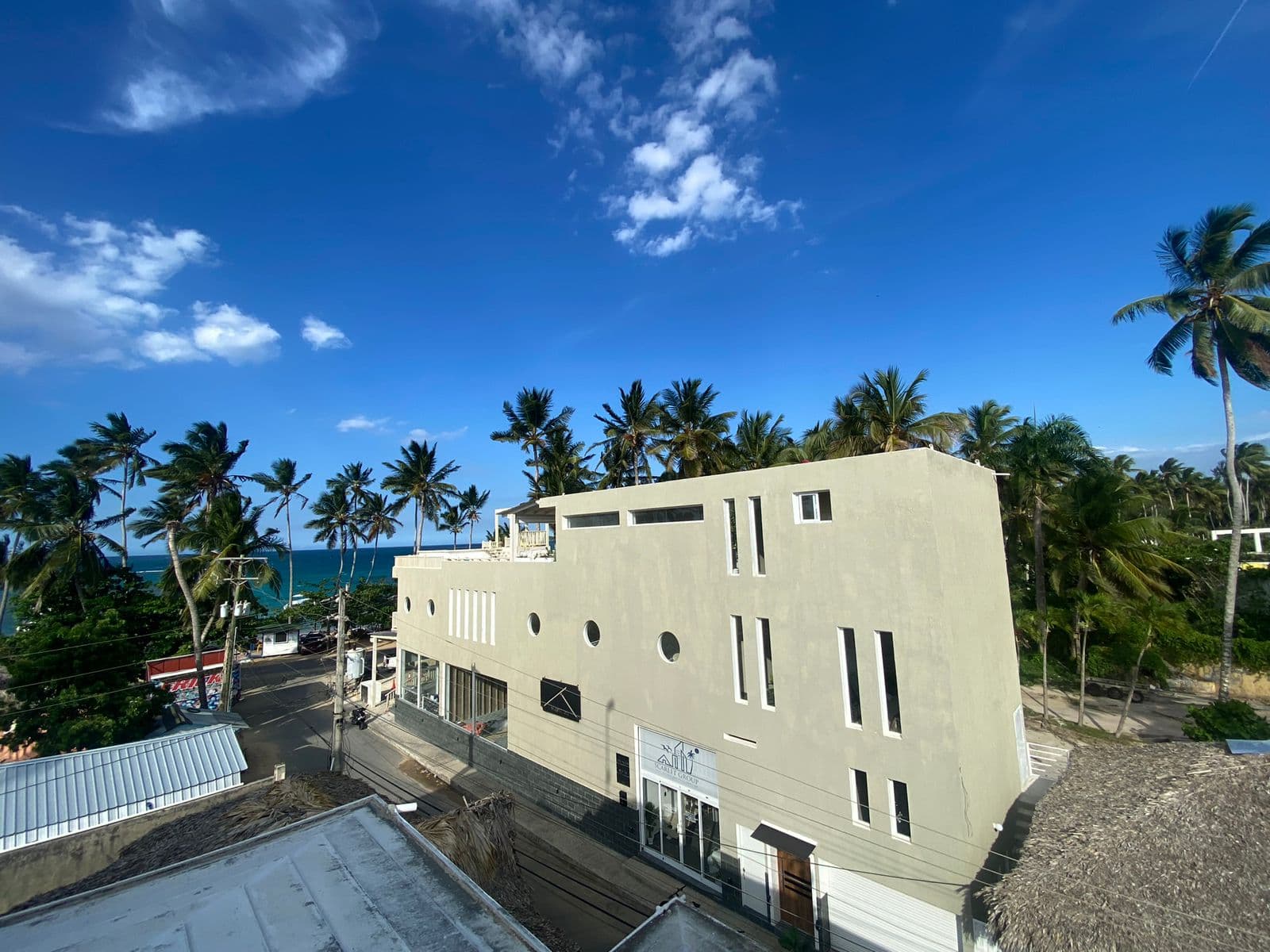 Edificio frente a la playa con excelentes ingresos en Las Ballenas, Las Terrenas — En venta