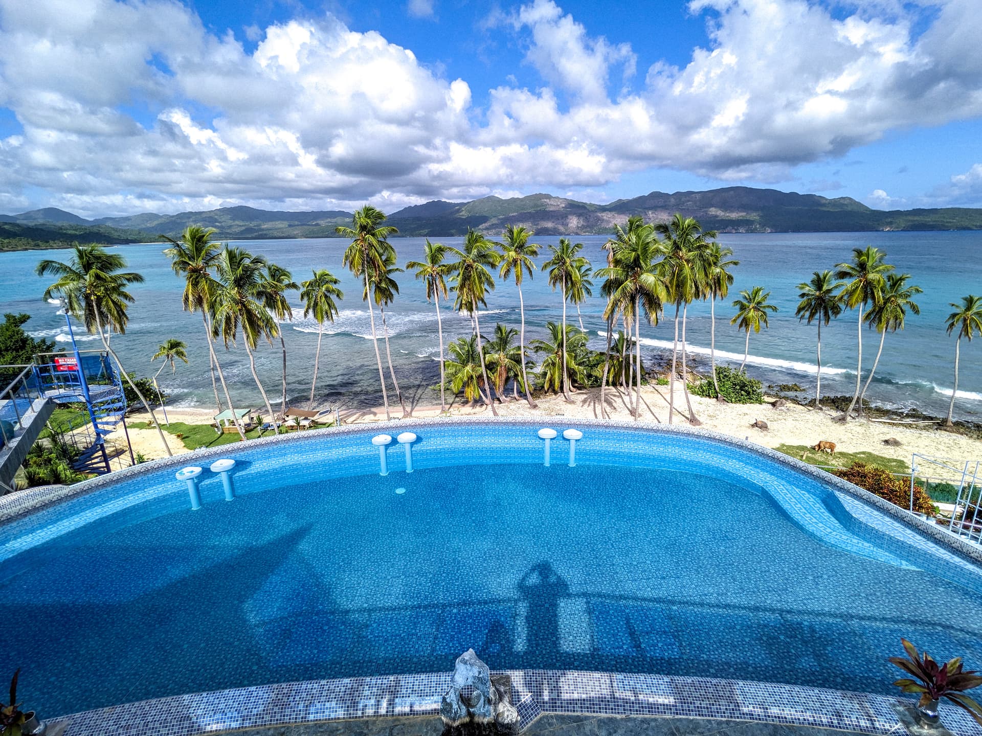 Acogedor hotel con panorámicas impresionantes en Las Galeras — En venta