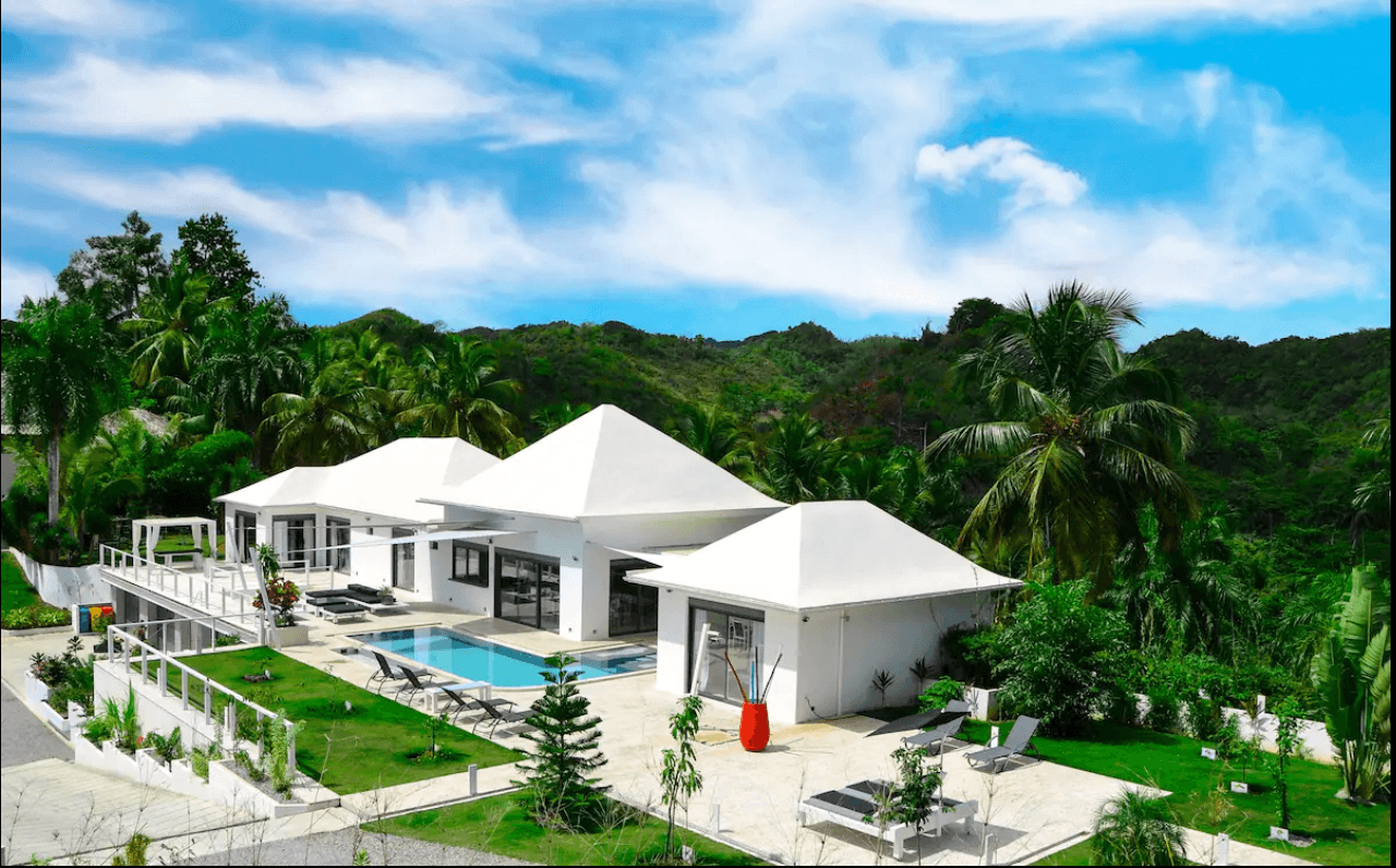 Villa de estilo contemporáneo con 5 habitaciones y vista al mar en El Portillo, Las Terrenas — En venta