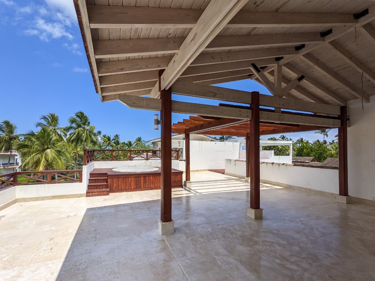 Amplio condominio con terraza en la azotea en El Portillo, Las Terrenas — En venta