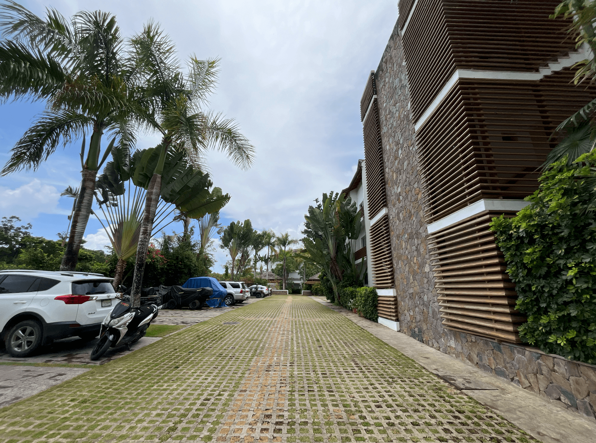 Amplio dúplex de 3 habitaciones en comunidad cerrada a 800m de la playa en Abra Grande, Las Terrenas — En venta