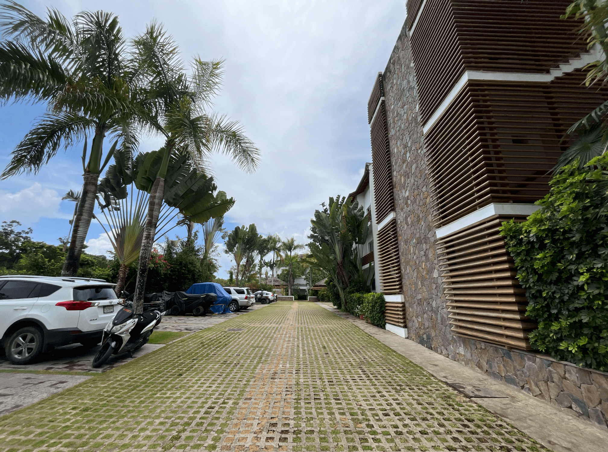 Amplio dúplex de 3 habitaciones en comunidad cerrada a 800m de la playa en Abra Grande, Las Terrenas — En venta