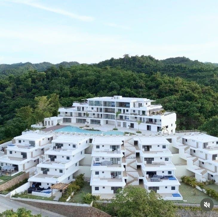Condominio de 3 habitaciones con jacuzzi privado y amenidades estilo resort en El Portillo, Las Terrenas — En venta