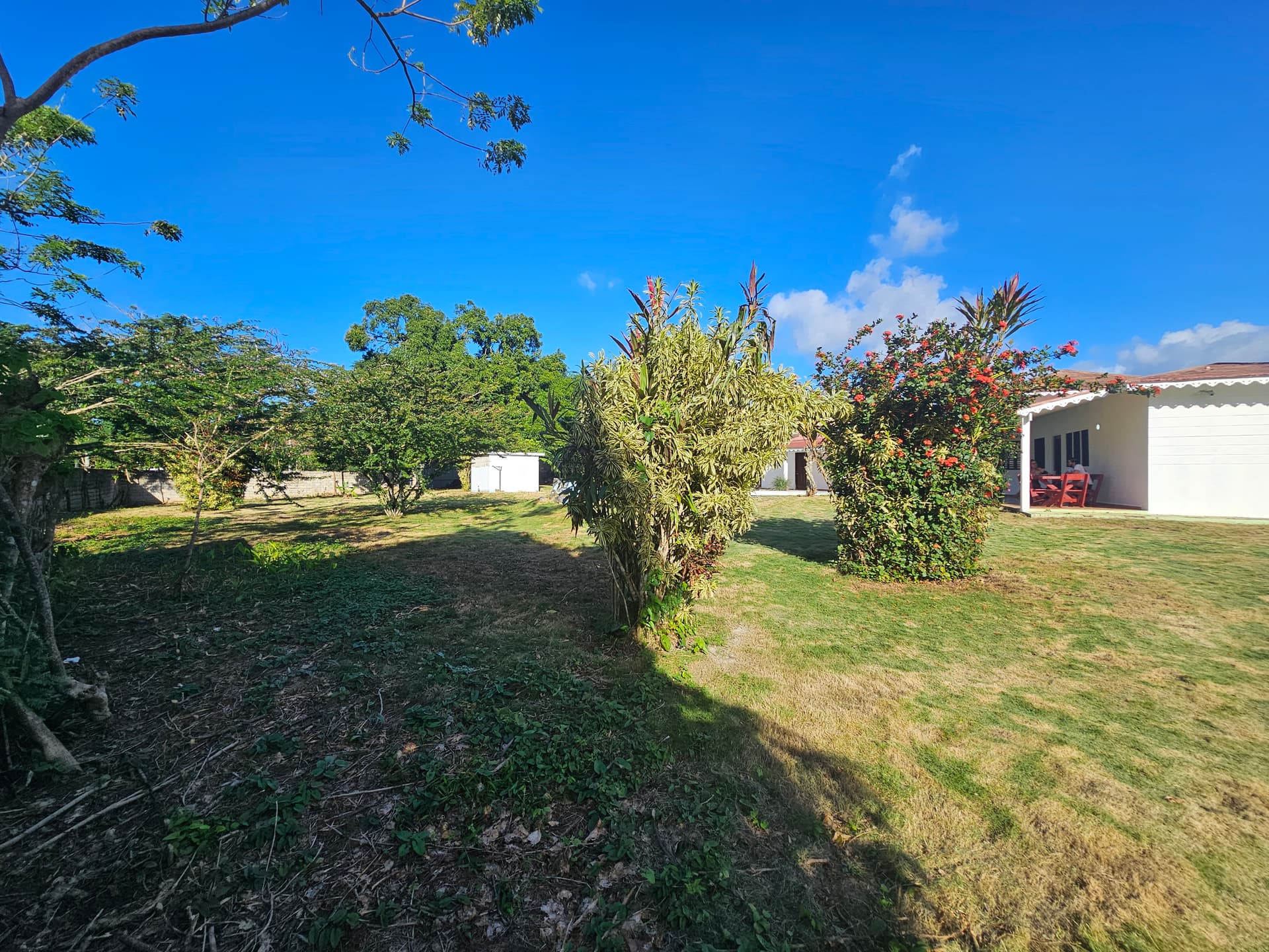 Joya escondida que espera tu visión para renovar en Center Town, Las Terrenas — En venta